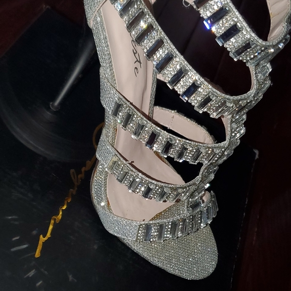 Shoes - Picture 3 of 4